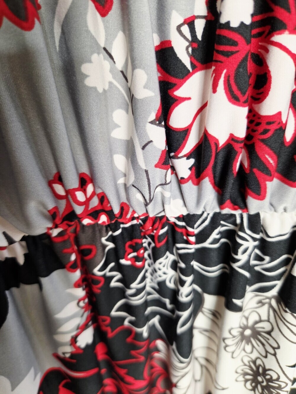 Daisy Fuentes Red, Black, White & Gray Floral Empire Waist Dress, Size XL - Picture 4 of 10